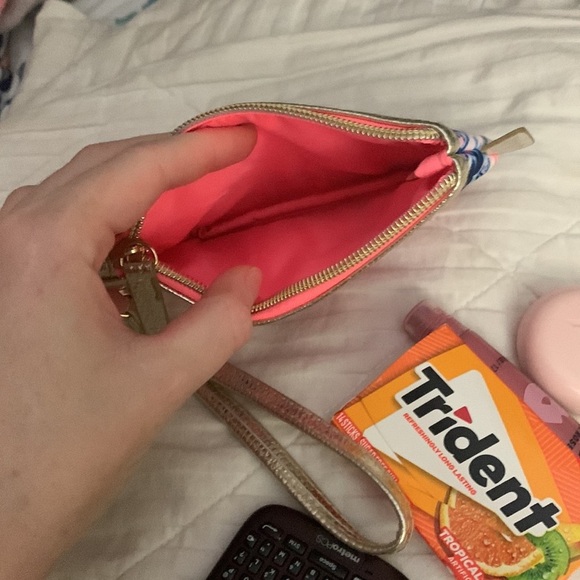 Lilly Pulitzer wristlet, change purse, and fits some phones! NWOT - Picture 6 of 12